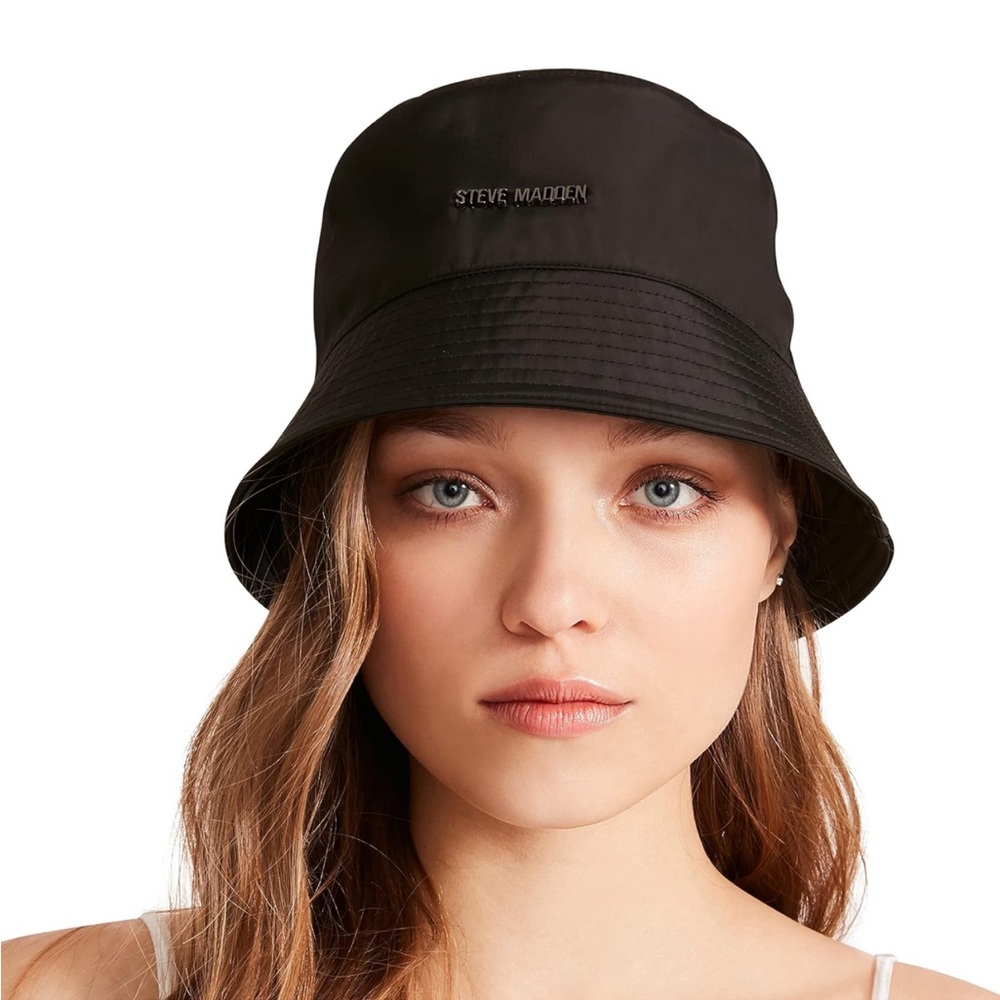 NWT Steve Madden Womens Satin Lined Logo Bucket Hat
